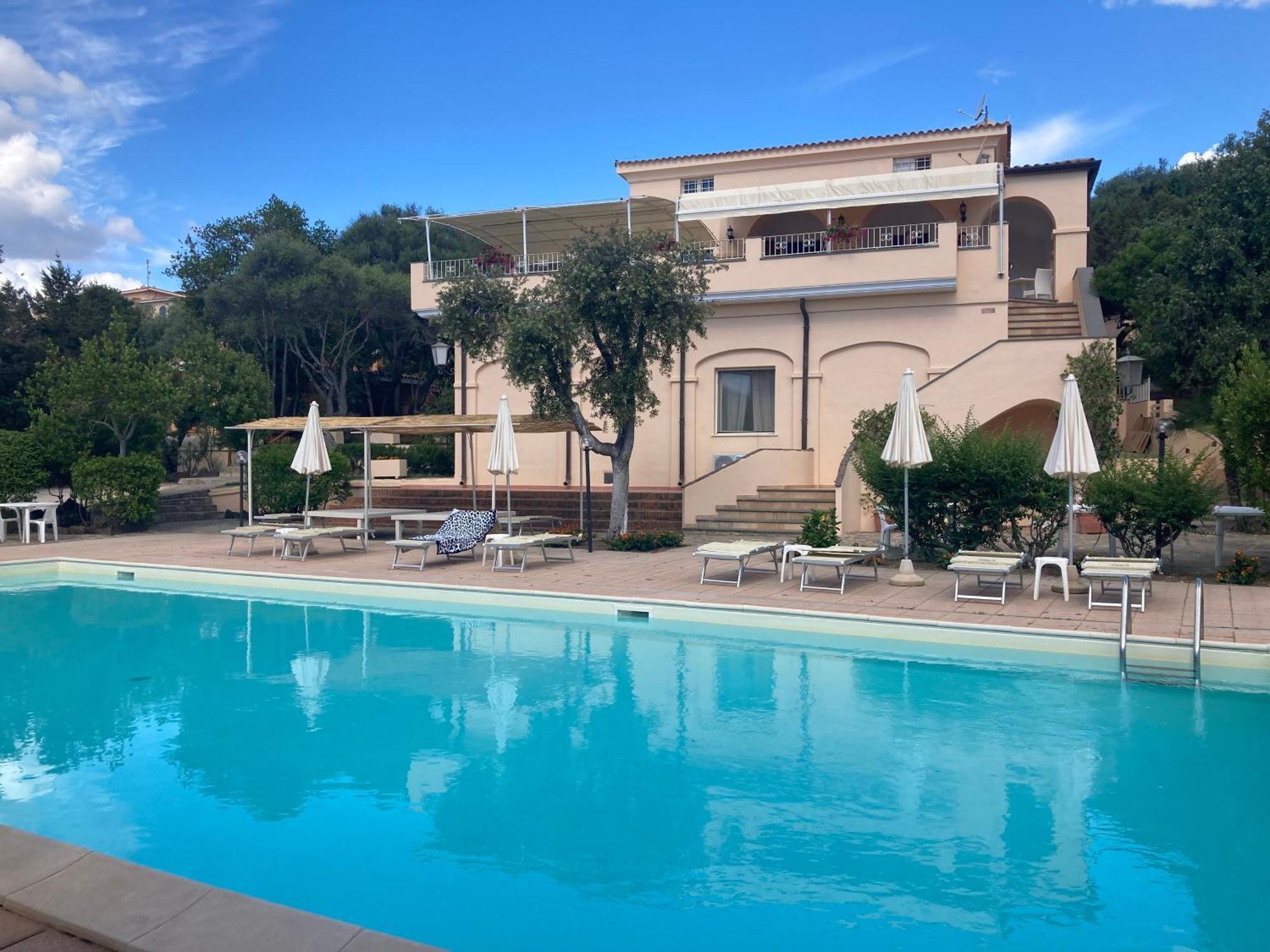 Hotel Villa Campana Cala Liberotto Bagian luar foto